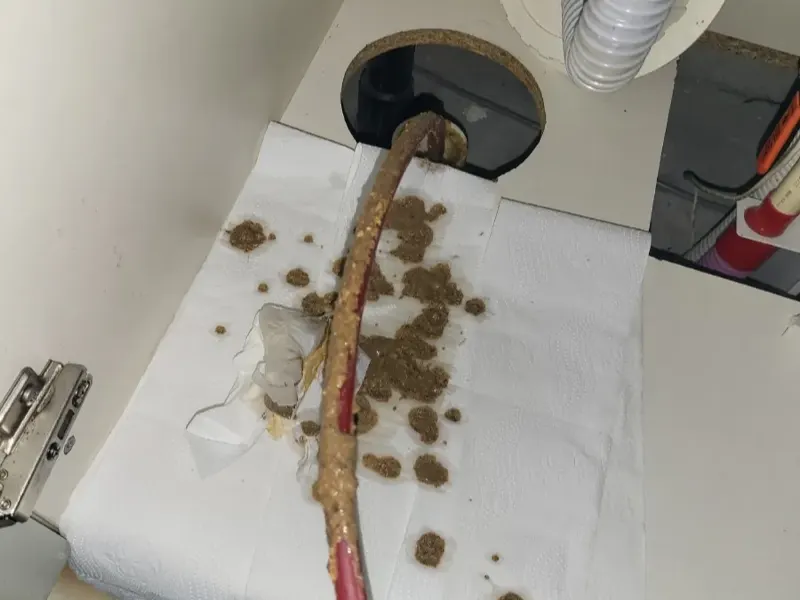 청주 싱크대 배수구에서 끌어올린 찌꺼기